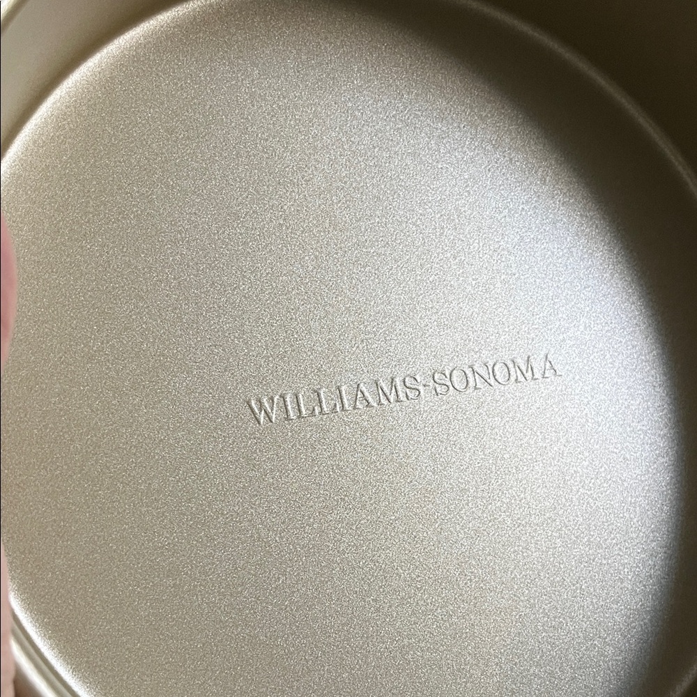 Williams Sonoma Goldtouch Pro Nonstick Round Cake Pan - Picture 2 of 9